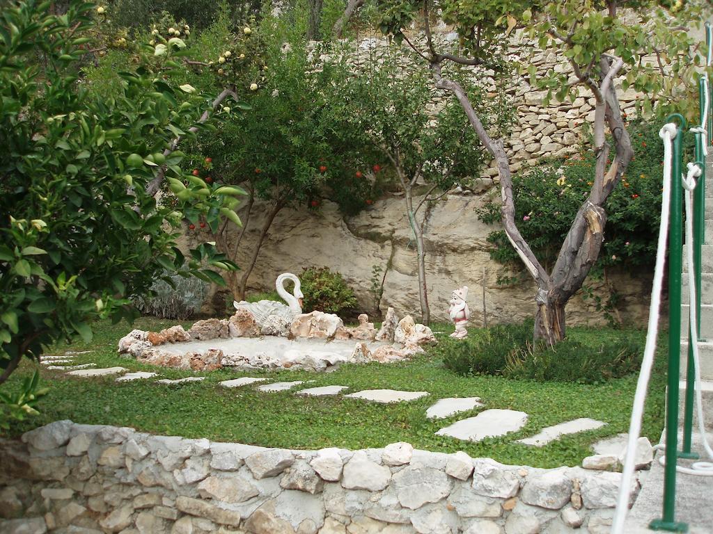 Apartments Petrada Omiš Esterno foto